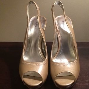 Style & co. Pearl gold platform high-heels